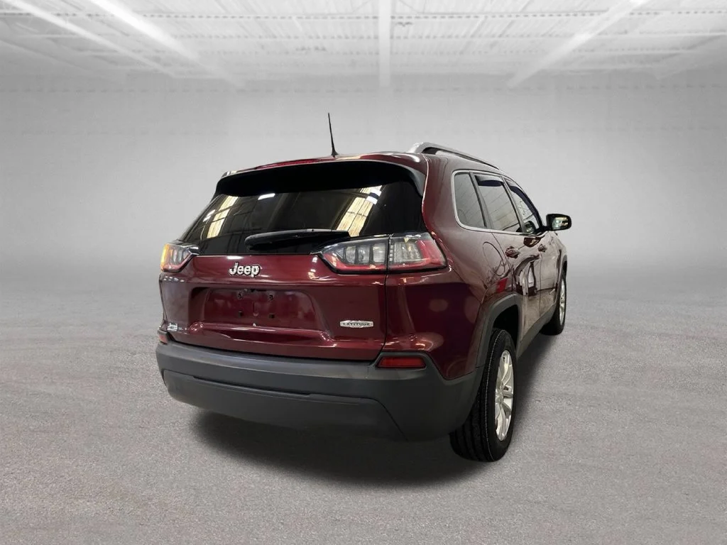 Used 2019 Red Jeep Latitude image 5