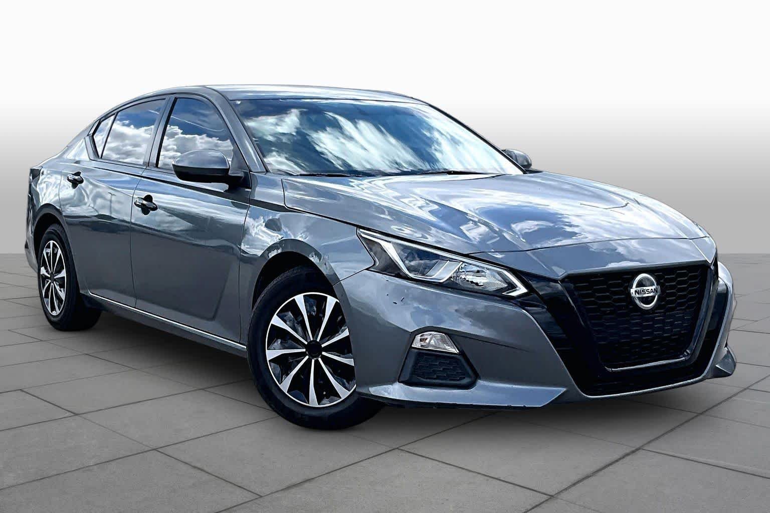 Used 2020 Gun Metallic Nissan 2.5 S image 3
