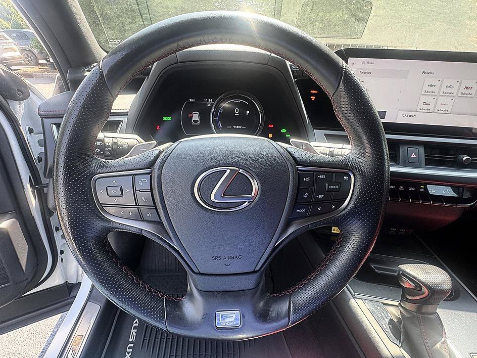 Used 2023 Ultra White Lexus UX 250h F SPORT Handling image 12