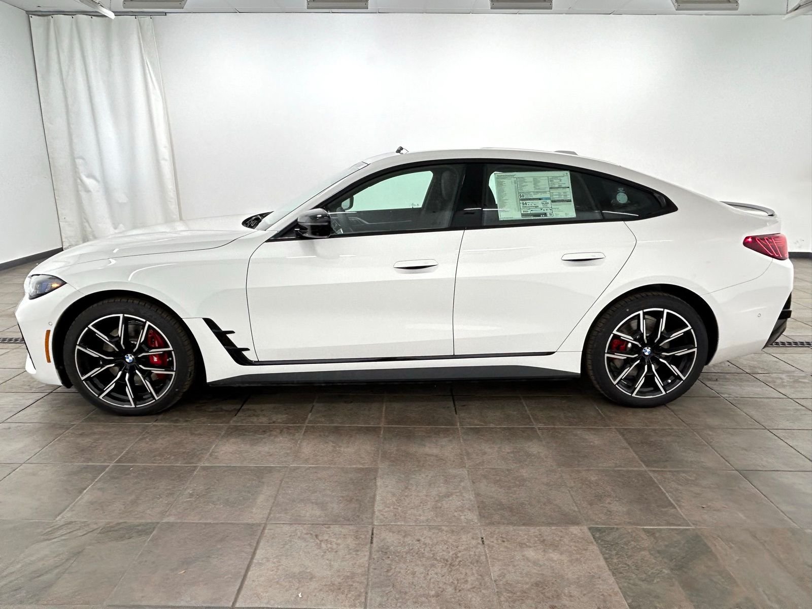 New 2026 Alpine White BMW xDrive40 image 2