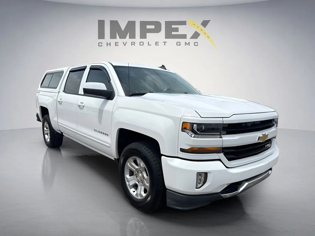 Used 2017 White Chevrolet 2LT image 7