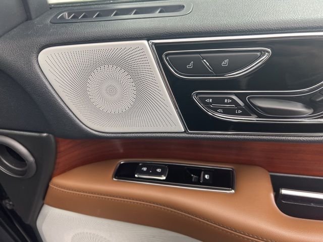 Used 2023 Black Lincoln L Reserve image 29