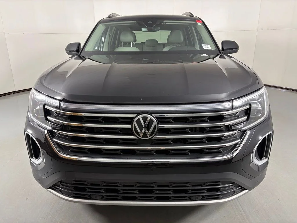 Used 2024 Black Volkswagen 2.0T SE w/Technology image 3