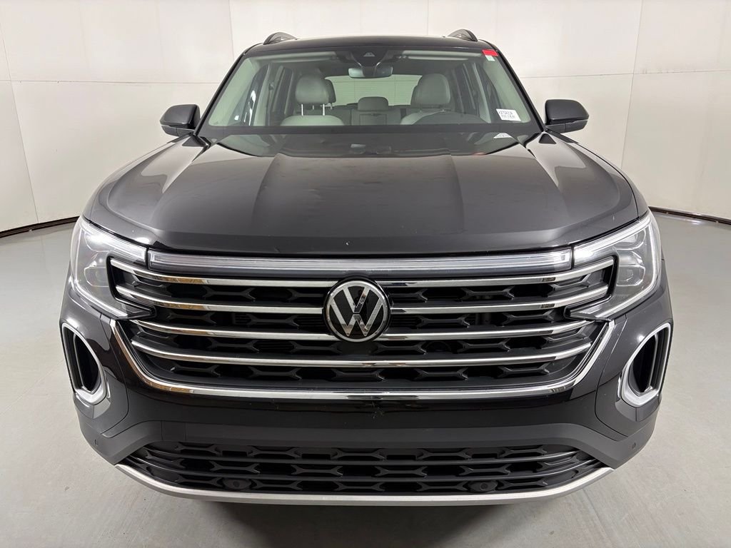 Used 2024 Black Volkswagen 2.0T SE w/Technology image 3