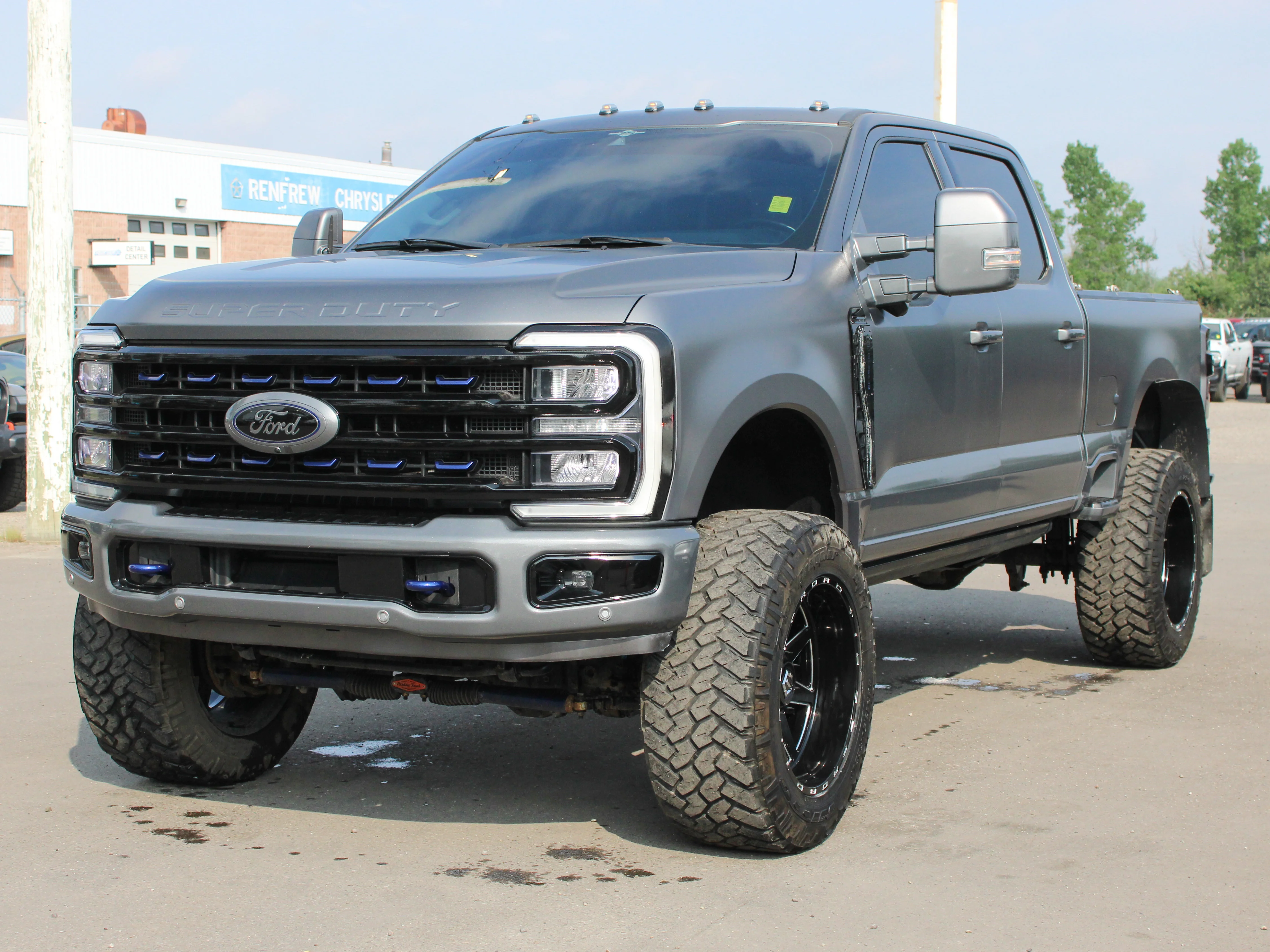 Used 2023 Grey Ford LARIAT image 11