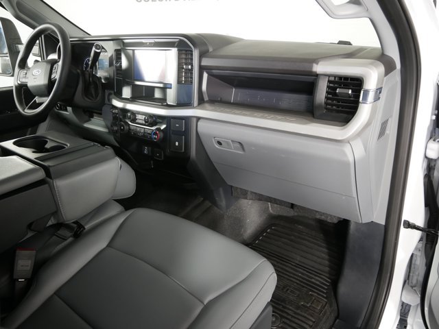 Used 2025 Oxford White Ford Crew Cab XL image 24