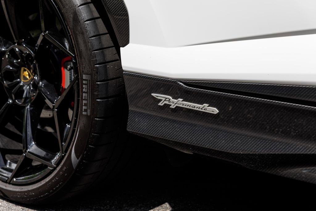 Used 2024 White Lamborghini Performante image 42