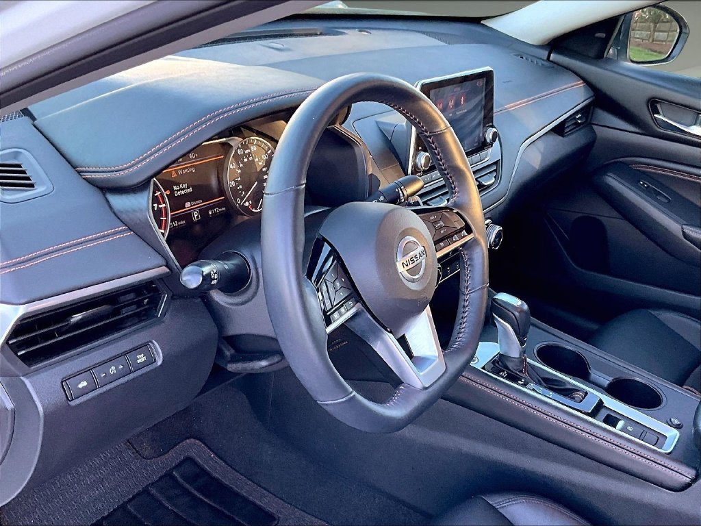 Certified Used 2021 White Nissan 2.5 SR image 8