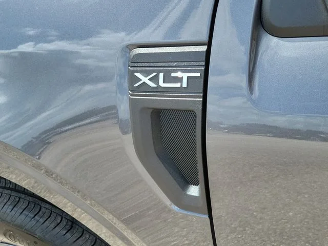 New 2026 Carbonized Gray Metallic Ford XLT image 7