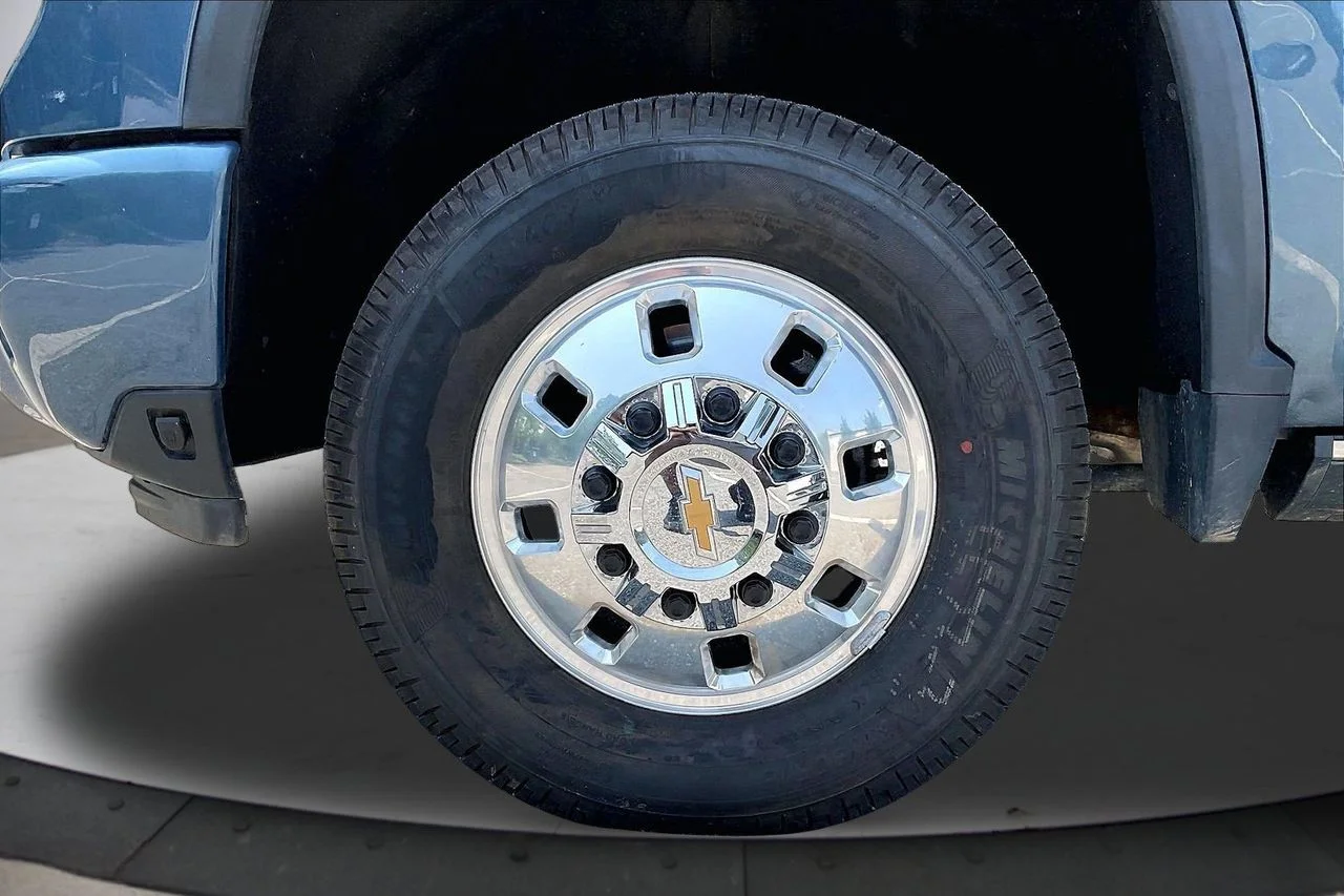 Used 2024 Blue Chevrolet High Country image 35