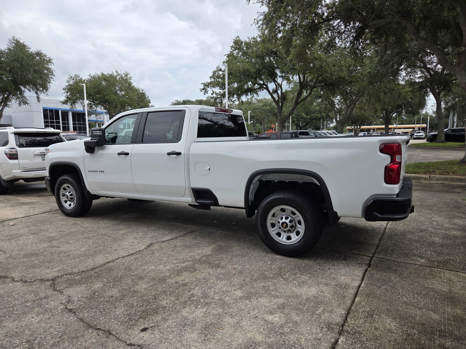 New 2026 Summit White Chevrolet WT image 5