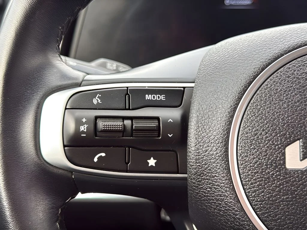 Used 2023 White Kia X-Line image 15