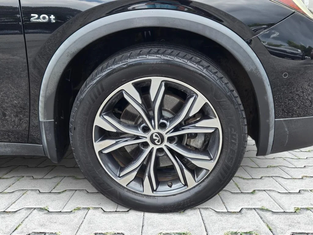 Used 2018 Black INFINITI Premium image 3