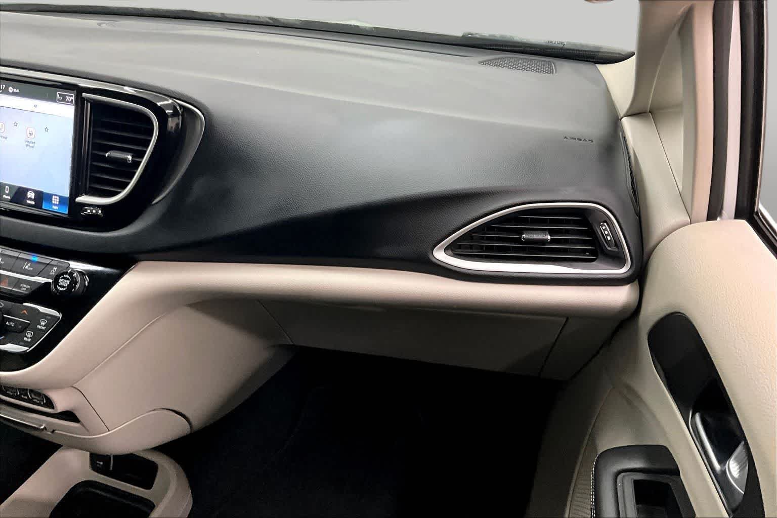 Used 2024 Bright White Clearcoat Chrysler Touring L image 18