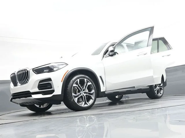 Used 2023 White BMW sDrive40i image 50
