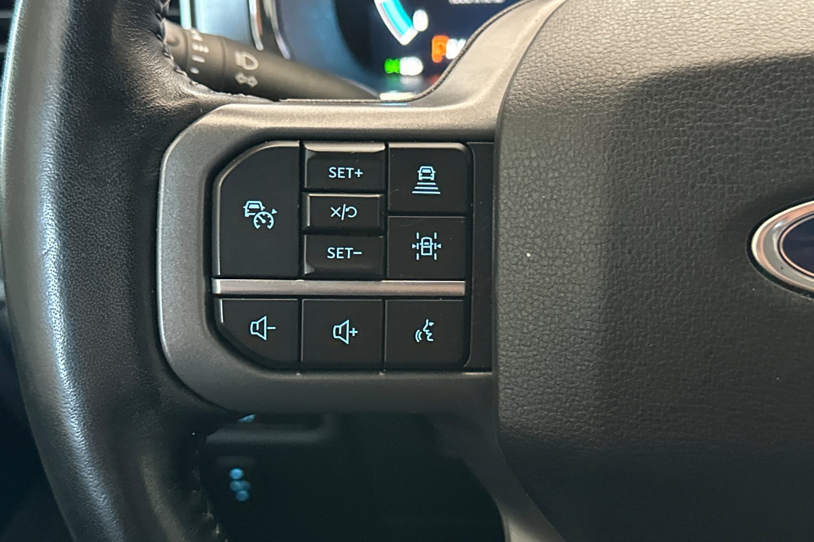 Used 2021 White Ford Lariat image 25