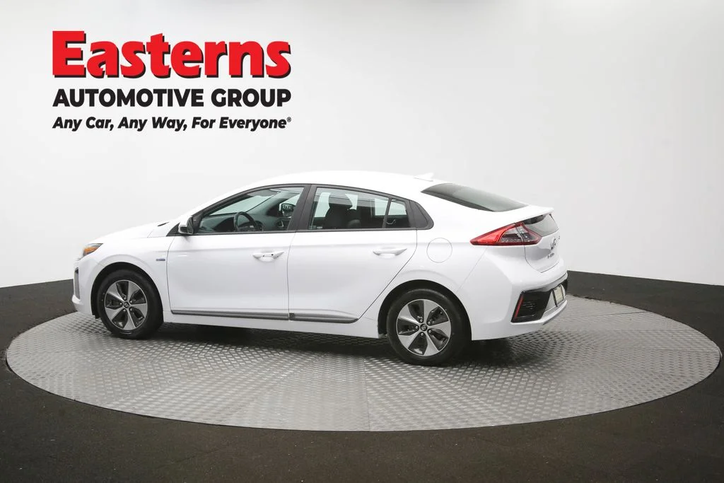 Used 2019 White Hyundai Base image 62