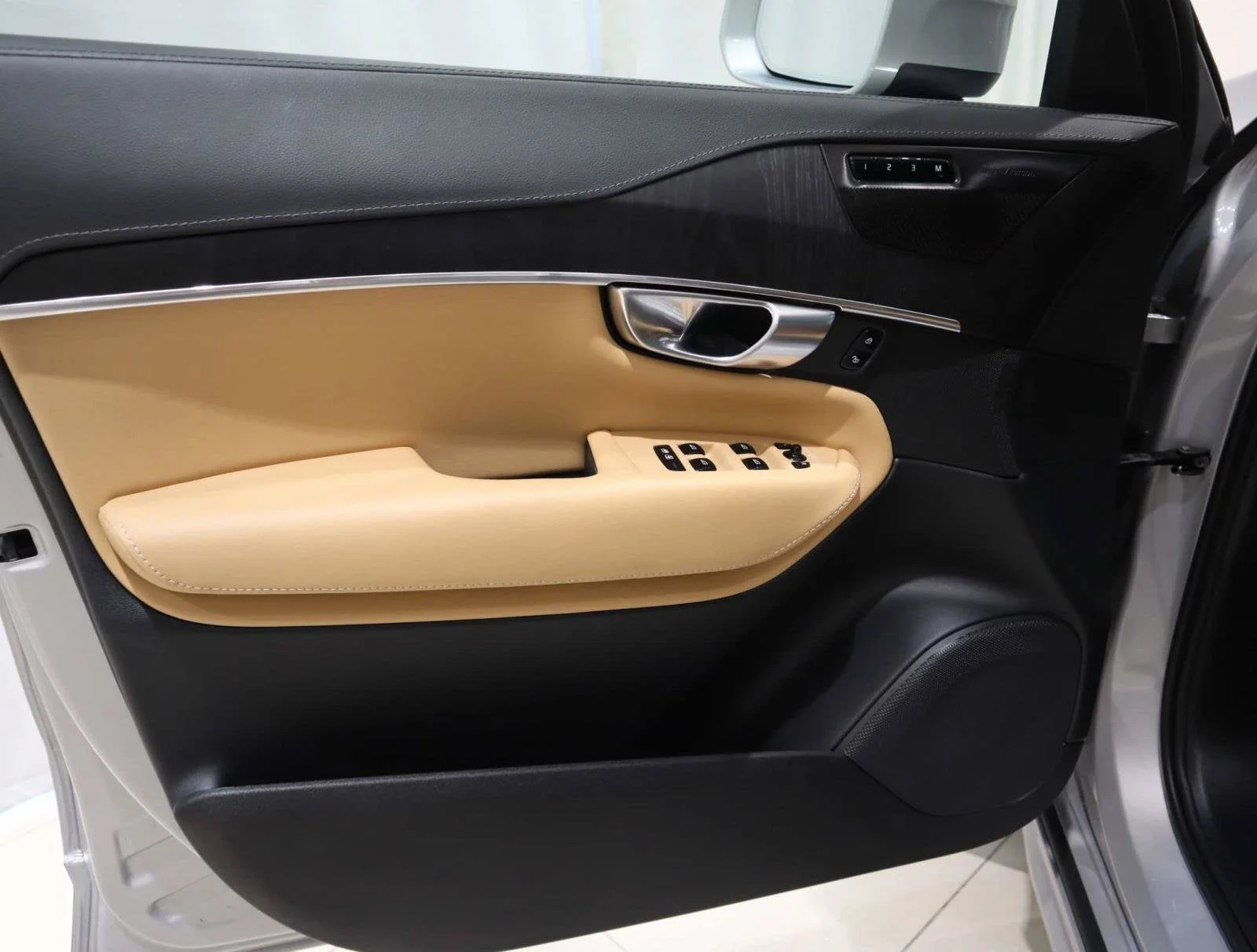 Used 2024 Silver Volvo Ultimate Bright Theme image 19