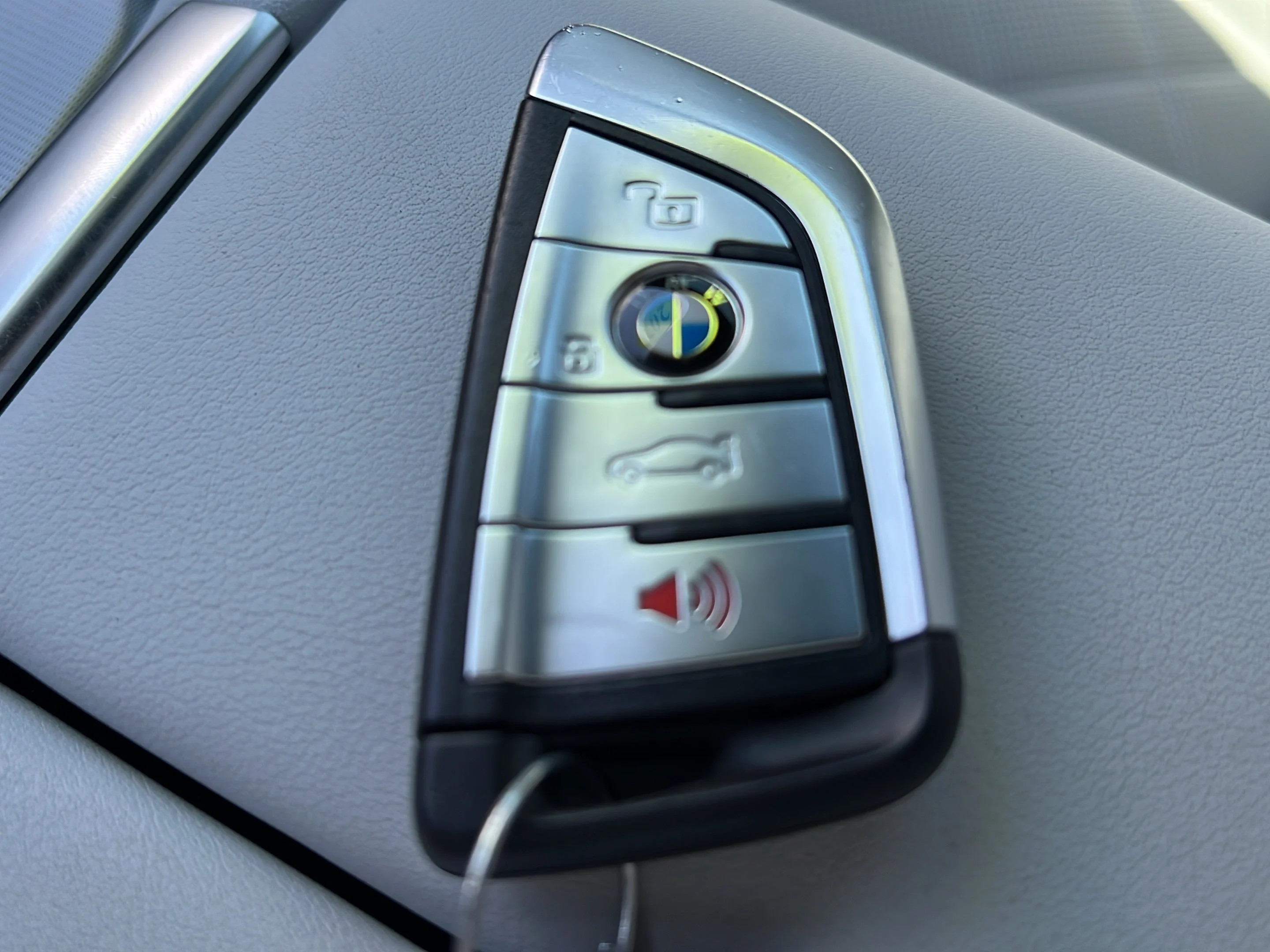 Used 2023 Alpine White BMW xDrive45e image 29