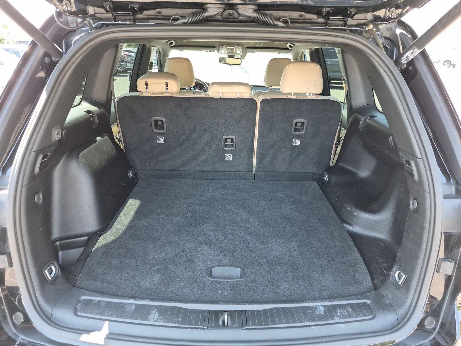 Used 2023 Diamond Black Crystal Pearlcoat Jeep Limited image 34