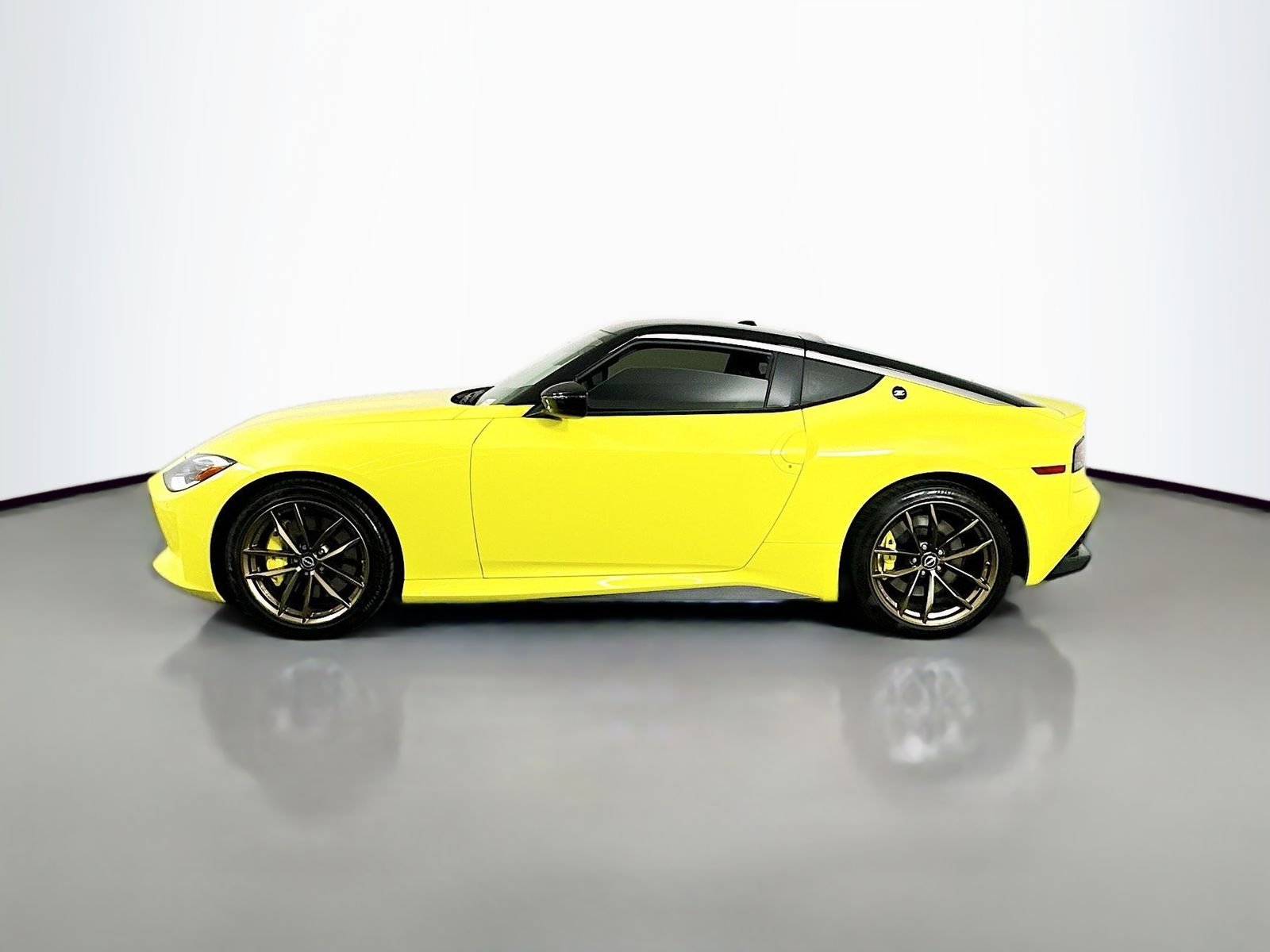 Used 2023 Yellow Pearl Nissan Proto Spec image 4