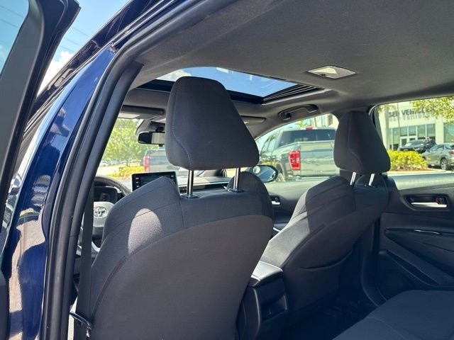 Used 2021  Toyota SE image 15