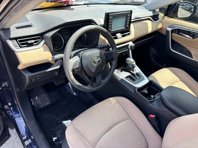 Used 2019  Toyota XLE image 2
