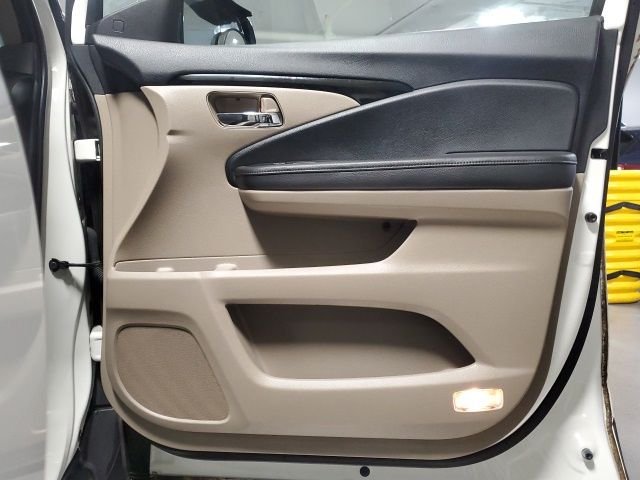 Used 2019 White Honda Touring image 28