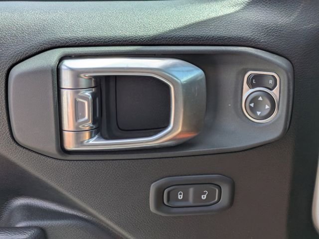 Used 2025 White Jeep Sport S image 21