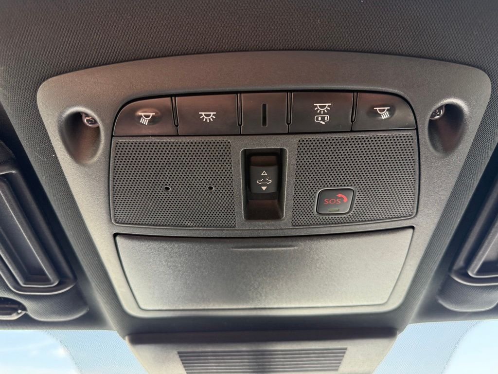 Used 2023 White Nissan Platinum image 39
