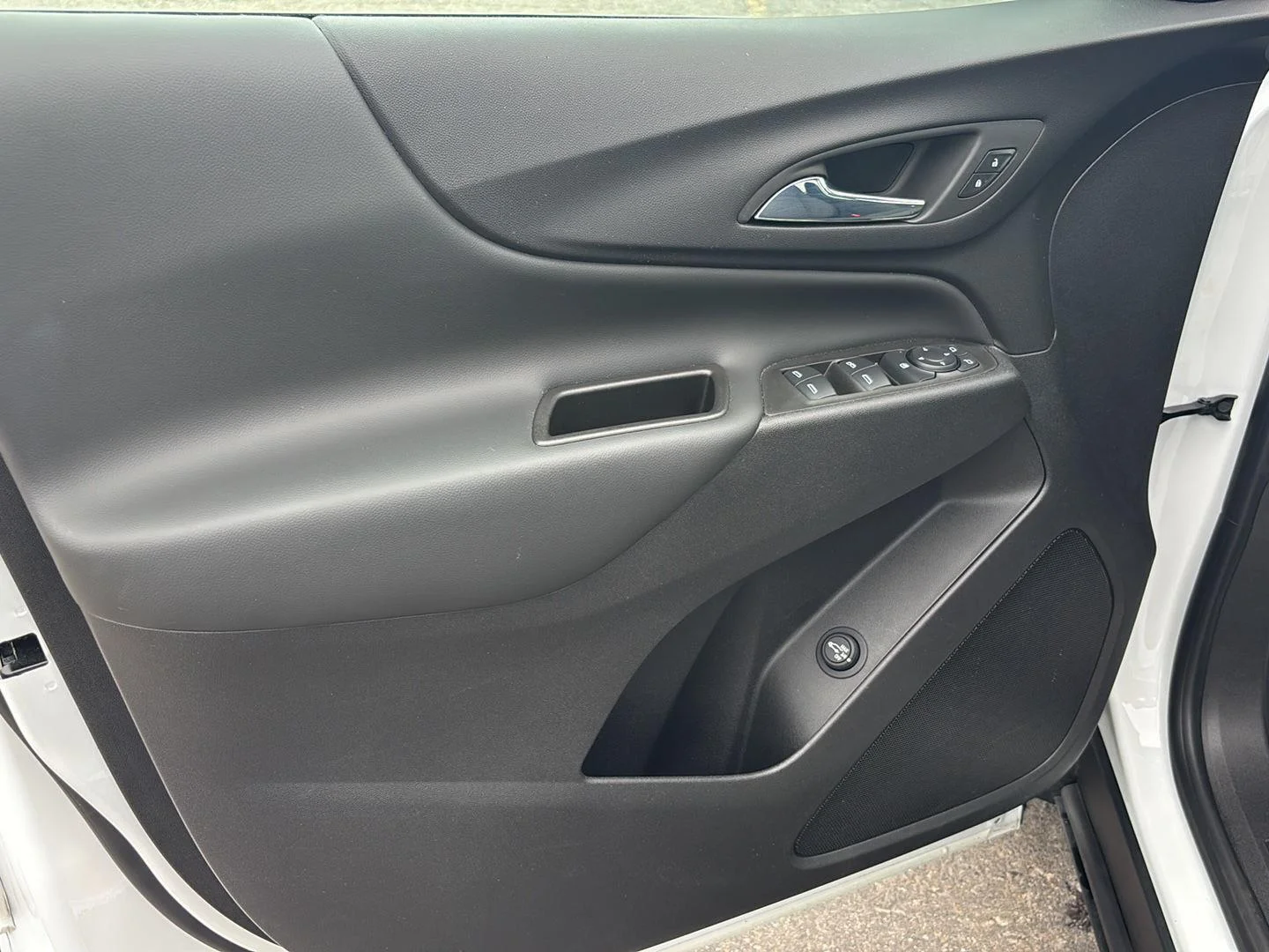 Used 2024 Summit White Chevrolet LT image 12