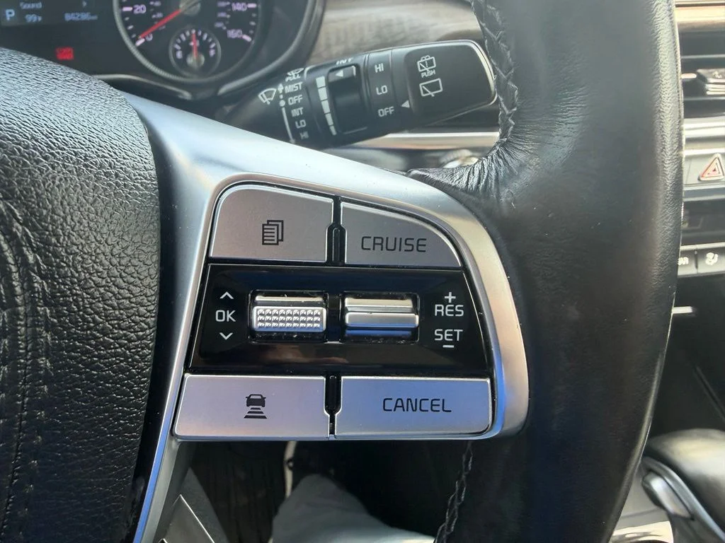Used 2022 Black Kia EX image 16