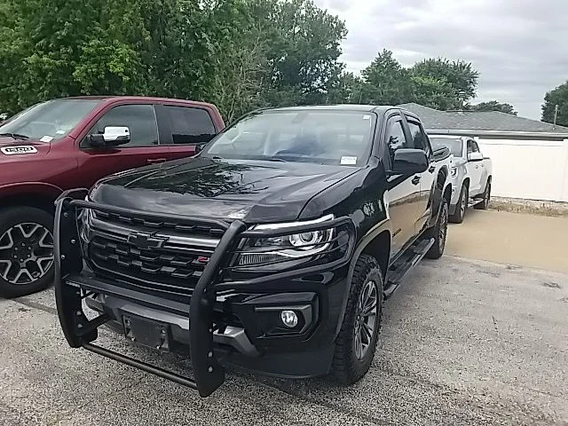 Used 2022 Black Chevrolet Z71 image 13