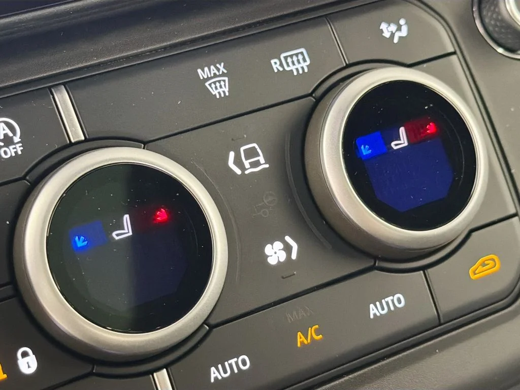 New 2026 Fuji White Land Rover X-Dynamic SE image 21
