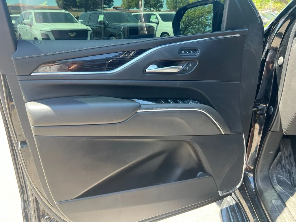 Used 2021 Black Cadillac Sport image 9
