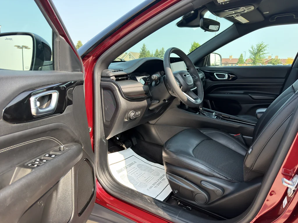 Used 2022 Velvet Red Pearl Jeep Altitude image 11