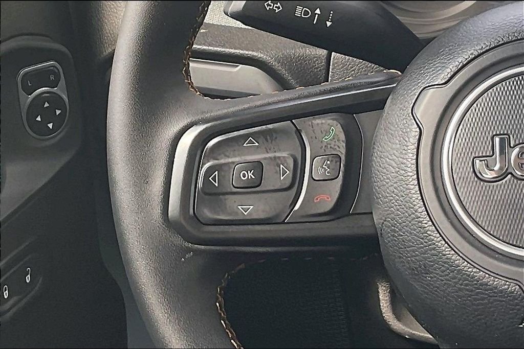 Used 2024  Jeep Sport S image 16
