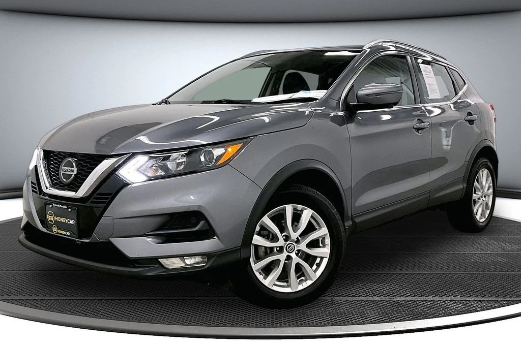 Used 2022 Gray Nissan SV image 3