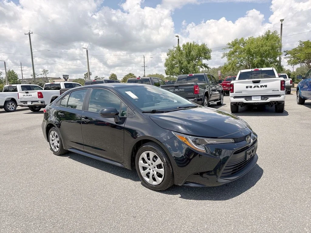 2025 Toyota Corolla LE CVT's photo