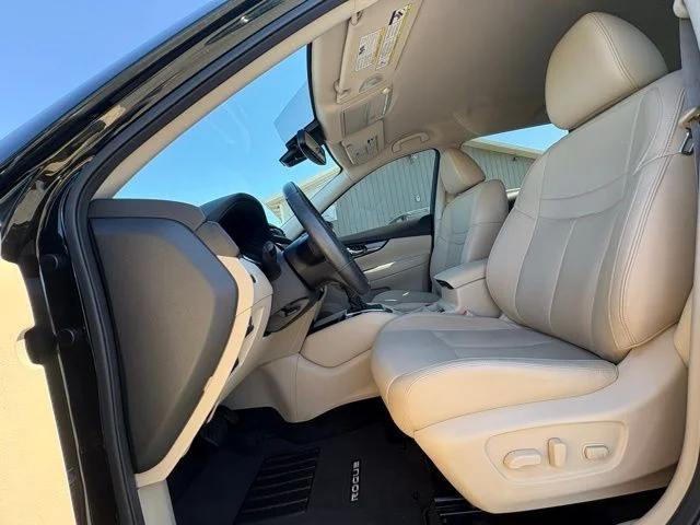 Used 2020 Green Nissan SL image 14