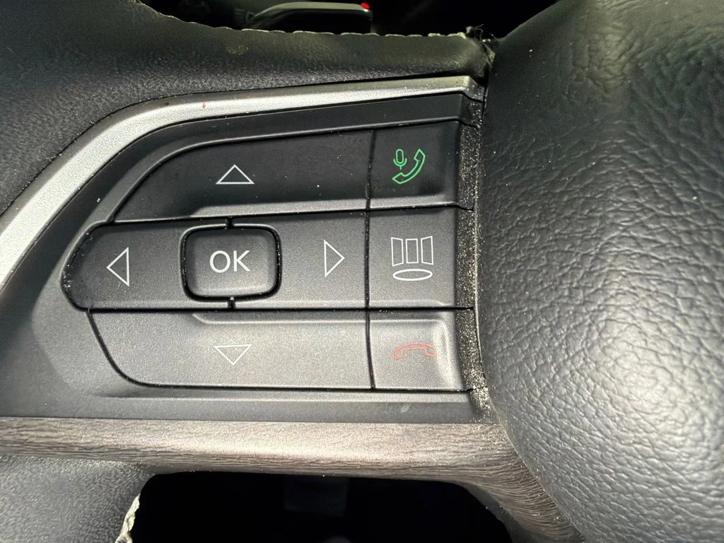 Used 2023 Velvet Red Pearlcoat Jeep Limited image 27