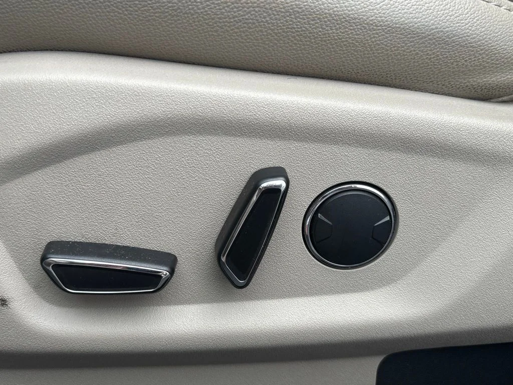 Used 2018 White Ford XLT image 10