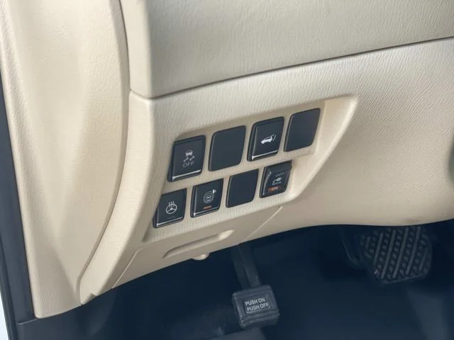 Used 2019 White INFINITI LUXE image 20