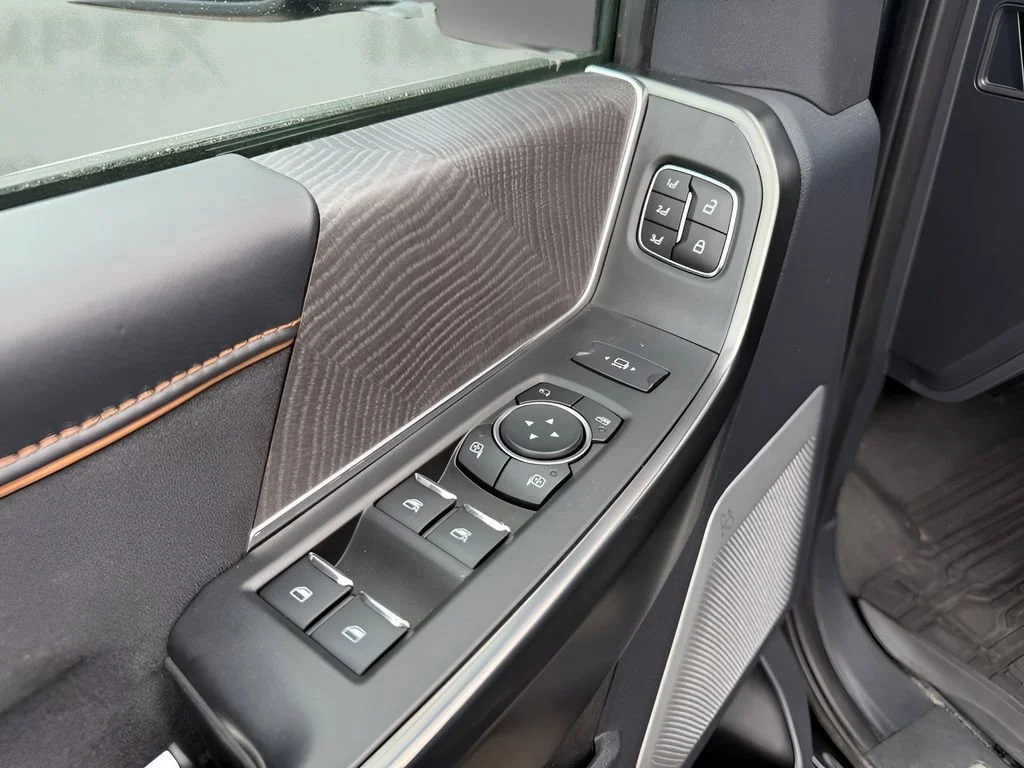 Used 2023 Black Ford XL image 33