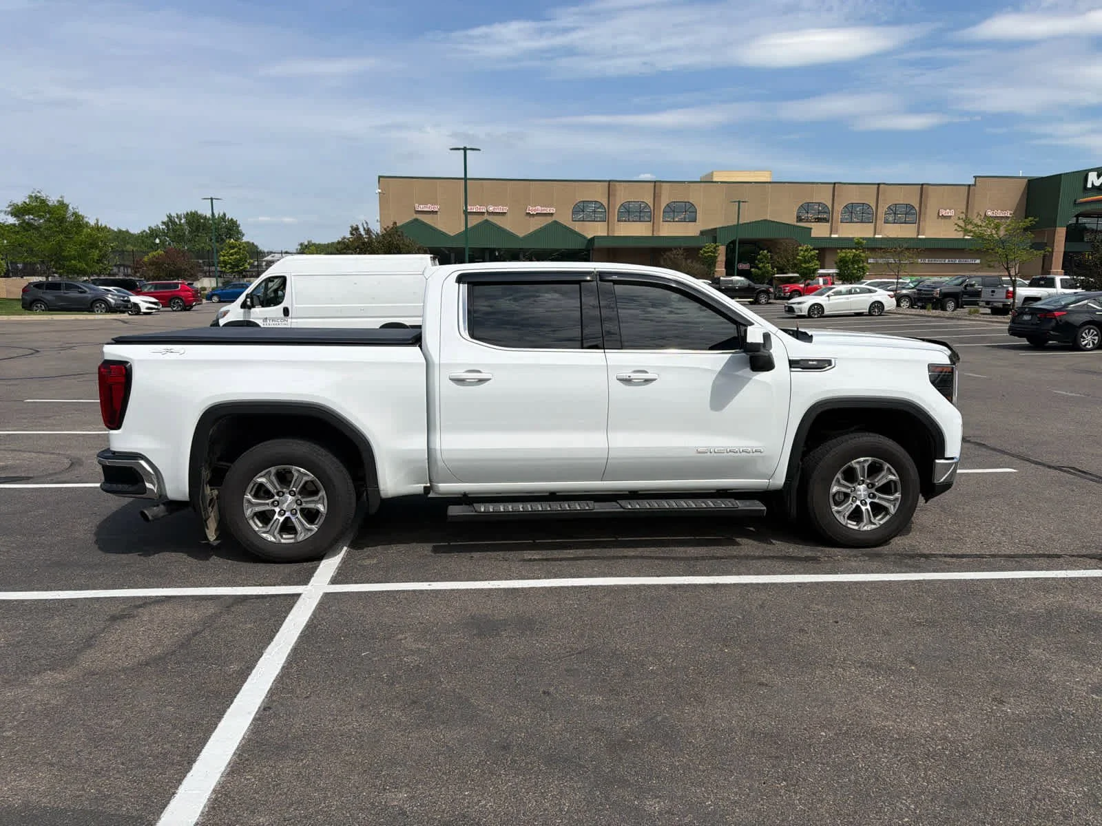 Used 2022 Summit White GMC SLE image 3