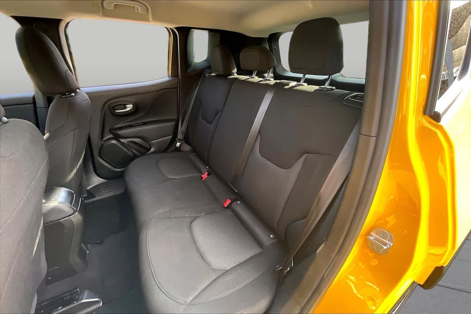 Used 2023 Solar Yellow Clearcoat Jeep Latitude image 20