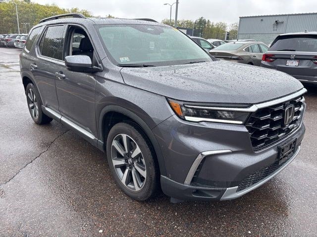 2025 Honda Pilot Touring AWD's photo