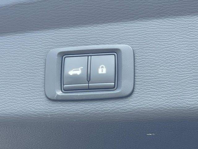 Used 2024 White Mitsubishi SE image 9