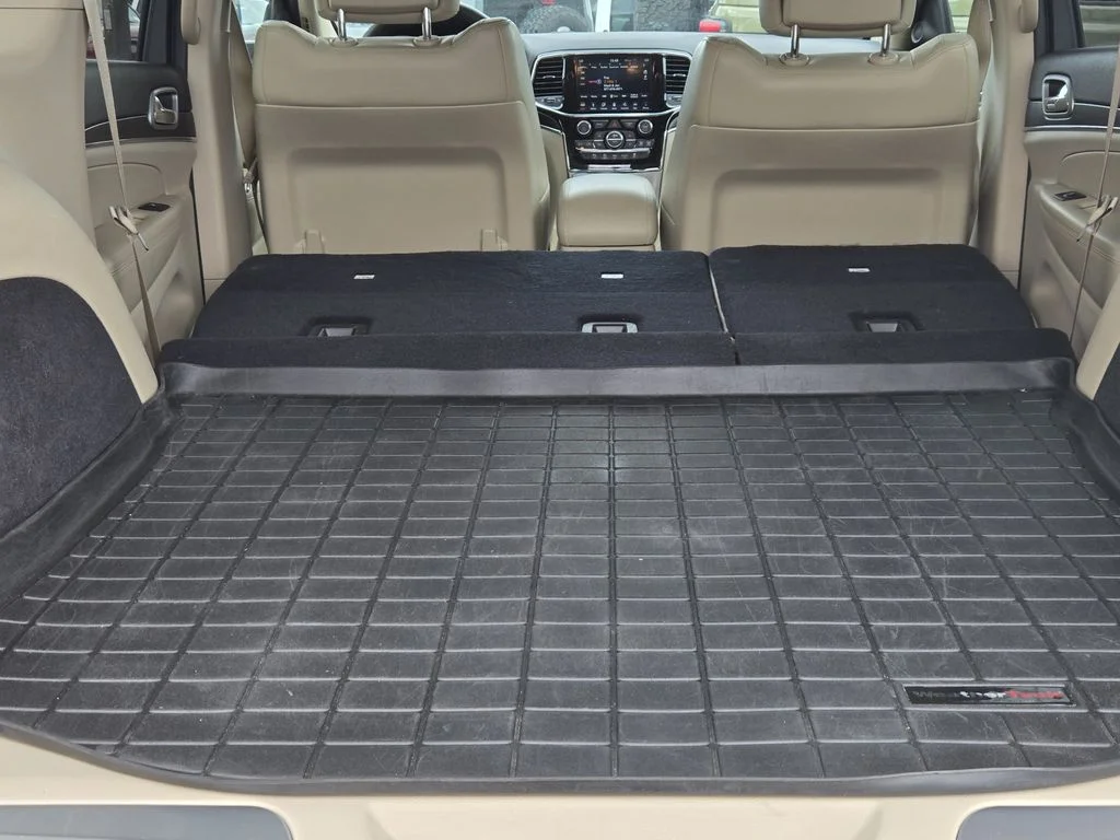 Used 2019 Diamond Black Jeep Limited image 26