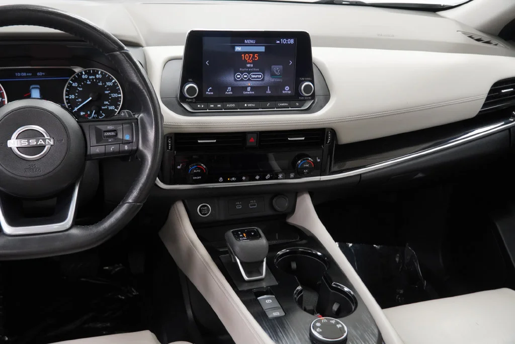 Used 2023 Pearl White Trico Nissan SL image 22